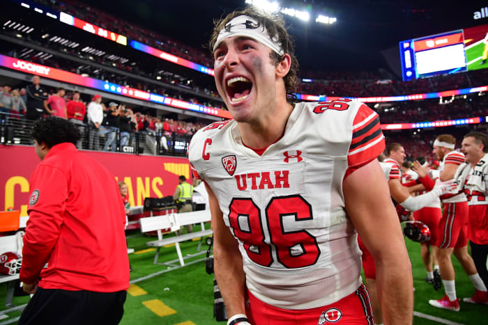 Utah Utes tight end Dalton Kincaid (86) celebrates victory over the Southern California Trojans during the PAC-12 football championship at Allegiant Stadium.
