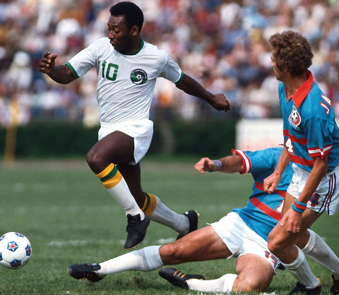 Pelé playing for the Cosmos.