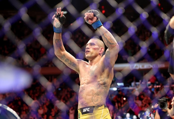 Alex Pereira defeats Israel Adesanya at UFC 281 at Madison Square Garden.