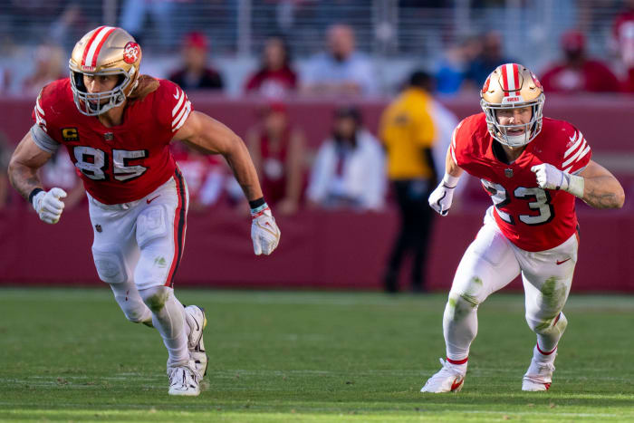 L'ailier rapproché des 49ers de San Francisco George Kittle et Christian McCaffrey