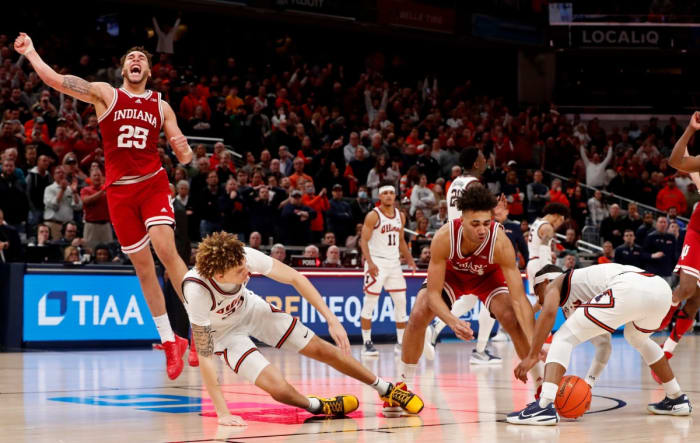 Indiana Hoosiers forward Race Thompson (25) celebrates as the clock ticks down during the men's Big Ten tournament game against the Illinois Fighting Illini on Friday, March 11, 2022 at the Gainbridge Fieldhouse in Indianapolis.