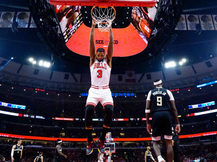 Lakers News: First Look At Tristan Thompson In Los Angeles Gear - All