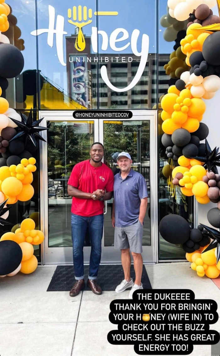 Look Cincinnati Bengals Executives Visit Carlos Dunlap's New Restaurant Sports Illustrated