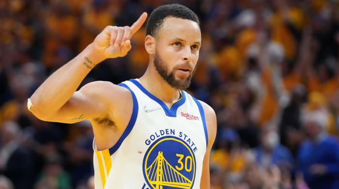 Warriors guard Stephen Curry (30) points up after defeating the Celtics in Game 5 of the 2022 NBA Finals.