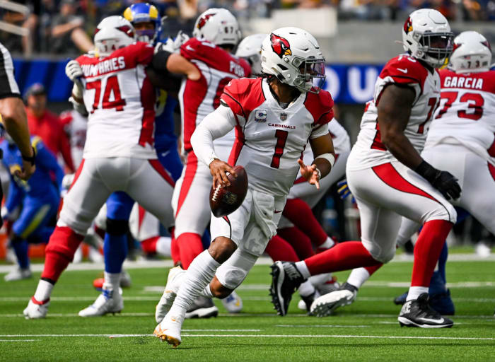The Cardinals’ Kyler Murray scrambles against the Rams.