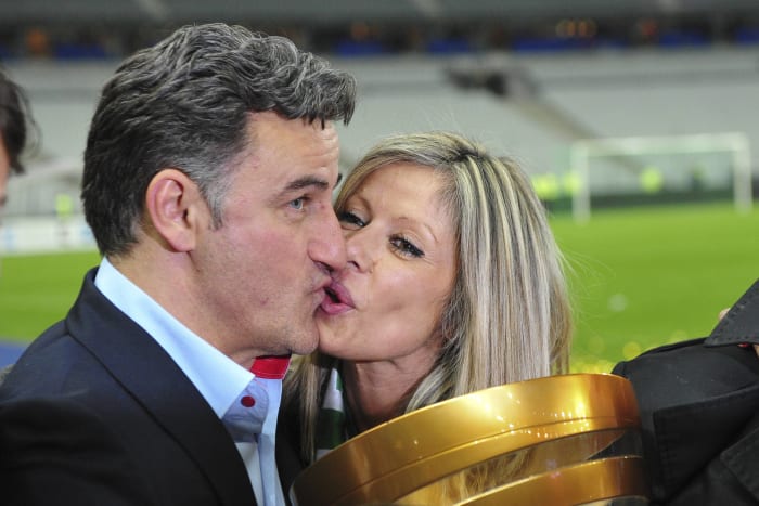 Christophe Galtier stellte sich vor, wie er seine Frau küsste, nachdem er Saint-Etienne im Finale des Coupe de la Ligue 2013 zum Ruhm geführt hatte