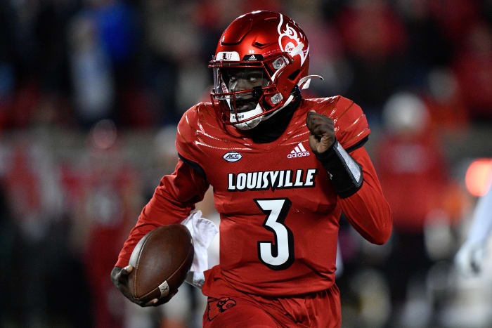 Louisville Cardinals quarterback Malik Cunningham (3) heads the ball against the Kentucky Wildcats during the second quarter at Cardinal Stadium.  Kentucky won 52-21.