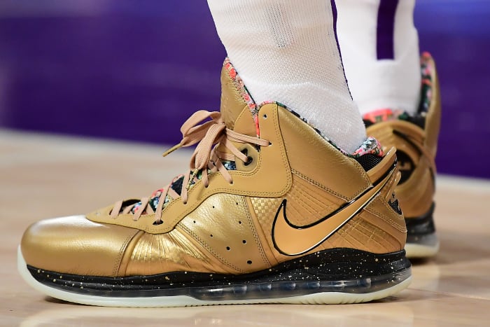 Los Angeles Lakers forward LeBron James wears the Nike LeBron 9.
