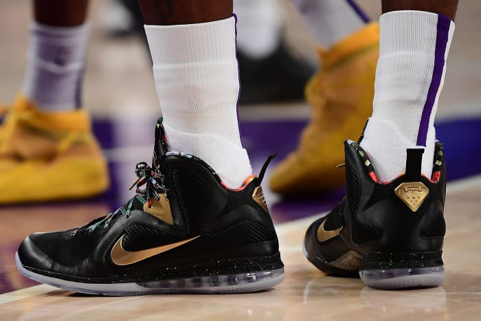Los Angeles Lakers forward LeBron James wears the Nike LeBron 9.