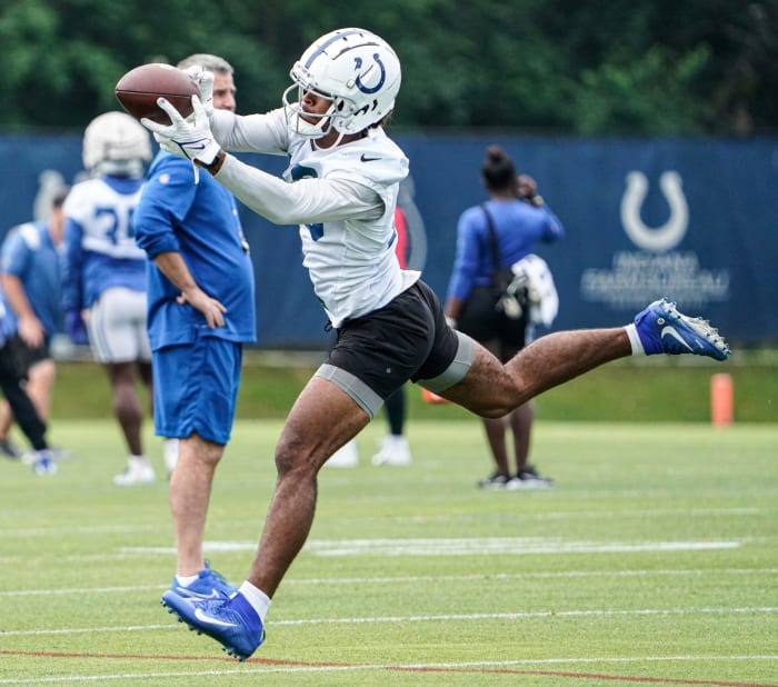 Colts Dezmon Patmon (10) grabs a pass during the Colts' mandatory minicamp Tuesday, May 7, 2022, at the Indiana Farm Bureau Football Center in Indianapolis.  Finals 20