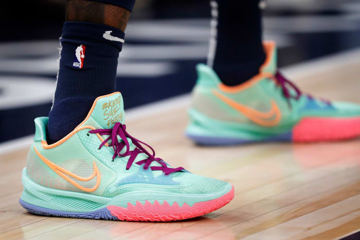 WNBA Players Overwhelmingly Wear Kyrie Irving's Shoes - Sports ...