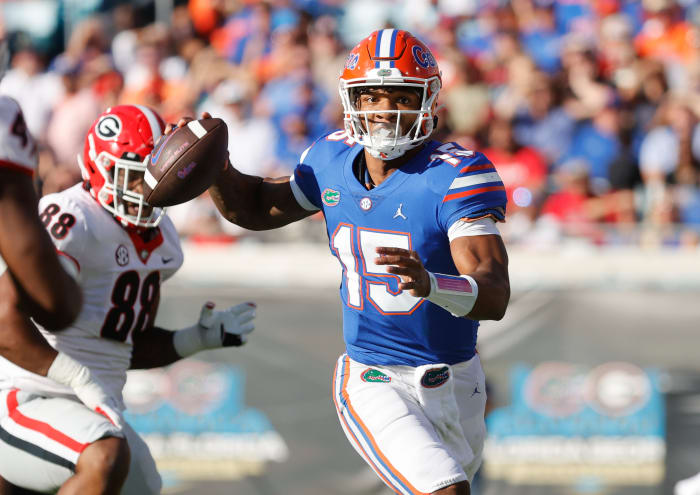 October 30, 2021;  Jacksonville, Florida, USA;  Florida Gators quarterback Anthony Richardson (15) throws the ball against the Georgia Bulldogs during the first half at TIAA Bank Field.  Mandatory Credit: Kim Klement-USA TODAY Sports