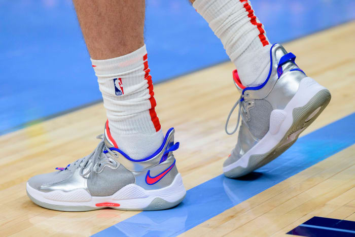 L'attaquant des Washington Wizards Corey Kispert porte les baskets Nike PG 5 'Clippers' contre les Memphis Grizzlies le 29 janvier 2022.