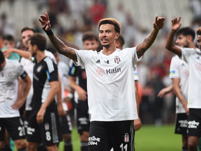 Fan attacks Besiktas players after Dele Alli scores first goal Futbol