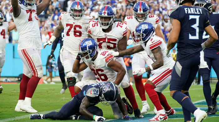 The Giants celebrate a go-ahead two-point conversion in Week 1 against the Titans.