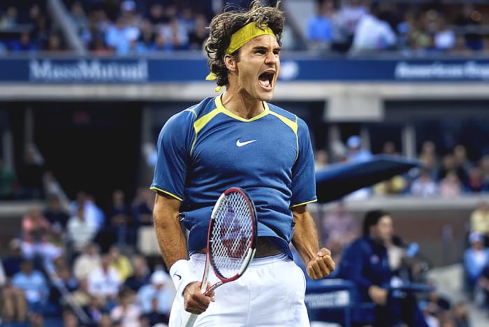 Roger Federer célèbre sa victoire sur Andre Agassi lors de la finale de l'US Open 2005.