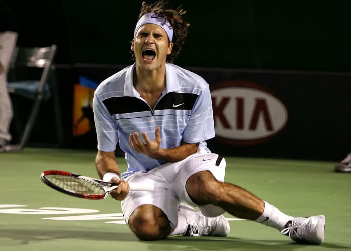 Roger Federer celebrates after beating Fernando Gonzalez in the 2007 Australian Open final.