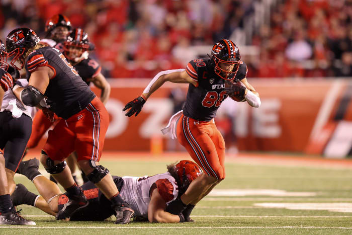 Utah Utes tight end Brandt Kais (80) caught a pass and was knocked down by San Diego State Aztecs defensive lineman Justus Tavai (91) in the second quarter at Rice-Eccles Stadium.
