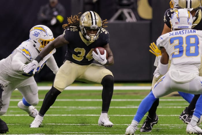 Aug 26, 2022; New Orleans Saints running back Tony Jones Jr. (34) runs the ball against the Los Angeles Chargers. Mandatory Credit: Stephen Lew-USA TODAY Sports