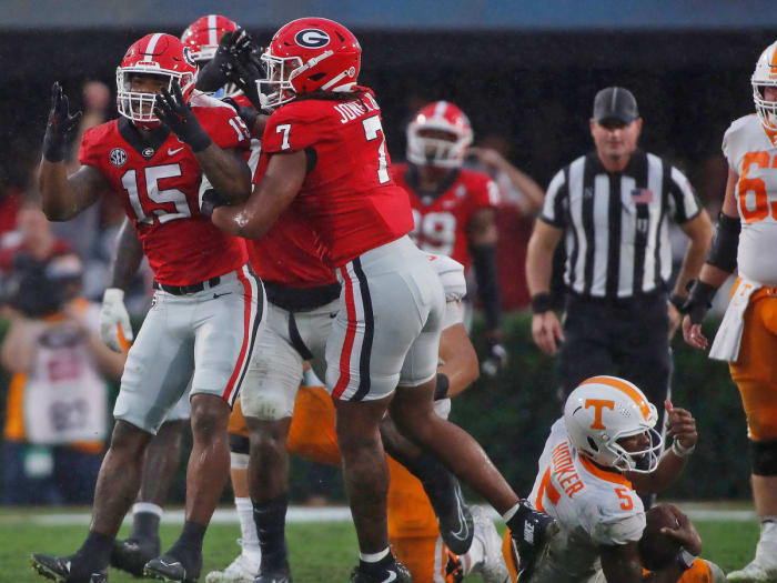 Georgia players celebrate a sack of Tennessee QB Hendon Hooker