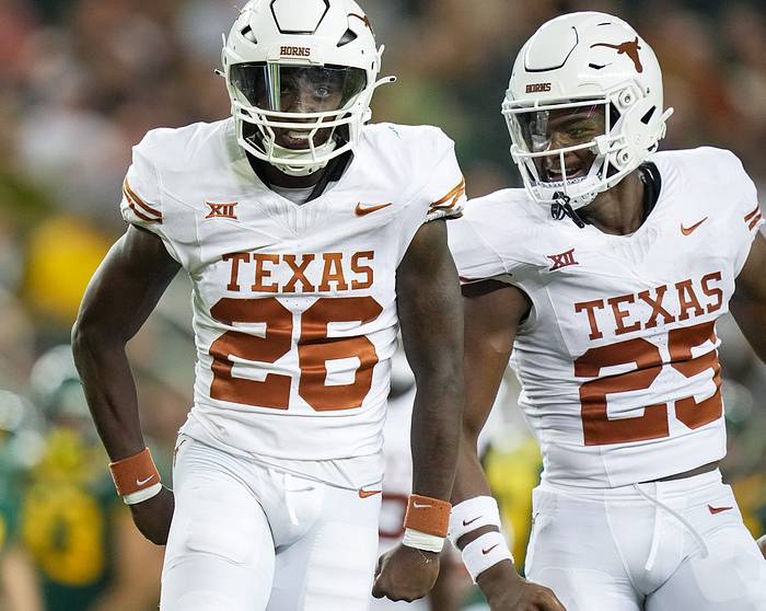 LOOK Texas Longhorns Fans Go Wild After Tre Wisner's Big Hit vs