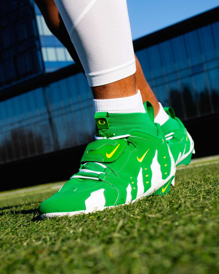 oregon ducks jordan 11 cleats