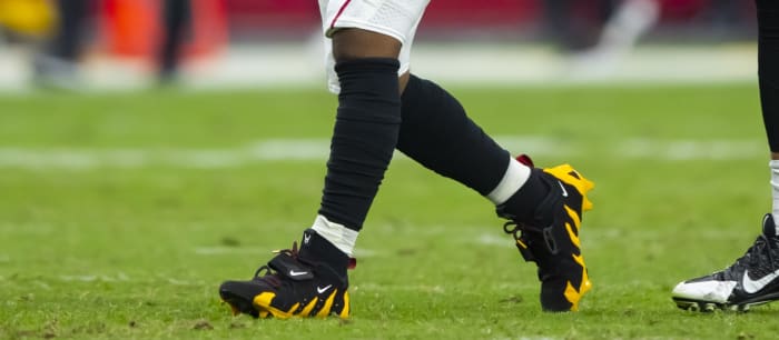 kyler murray air max cleats