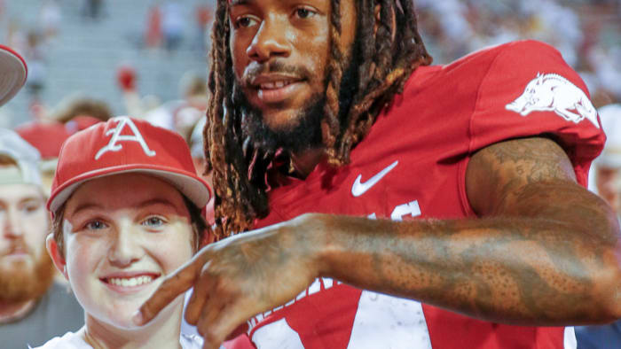 Texas Longhorns Coach upset with 'Horns Down' following loss - Sports ...