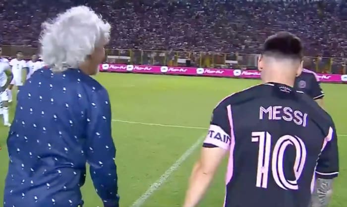 Lionel Messi se encuentra con Mágico antes del sorteo entre Inter Miami y El Salvador
