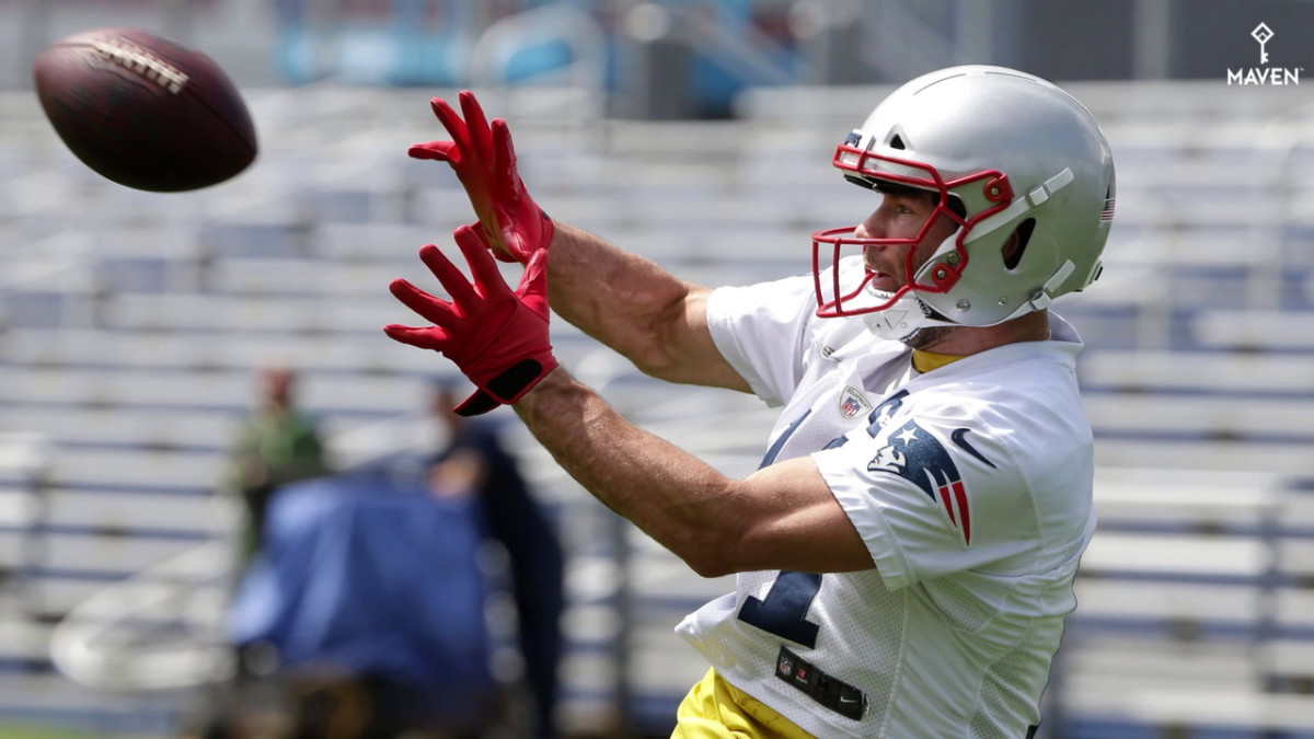 Julian Edelman to be sidelined for about 3 weeks because of thumb injury