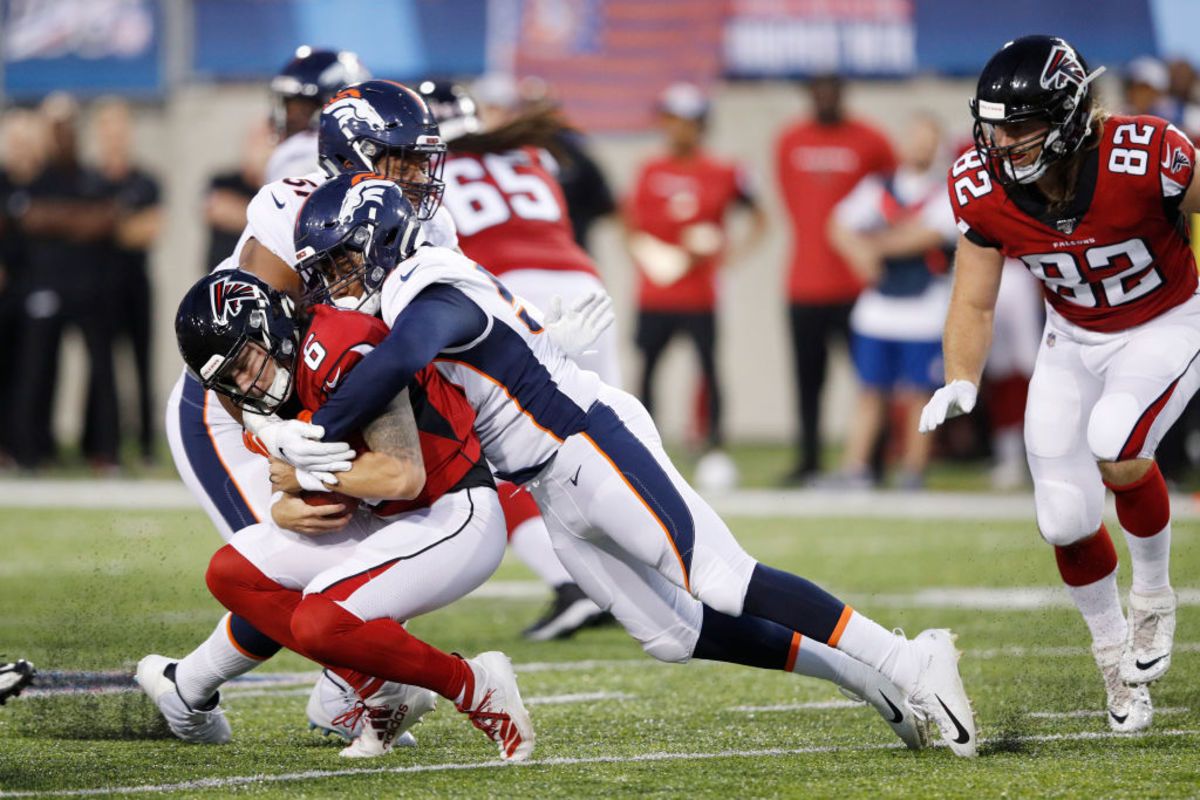 Broncos OLB Malik Reed sacks the QB in the Hall of Fame Game.