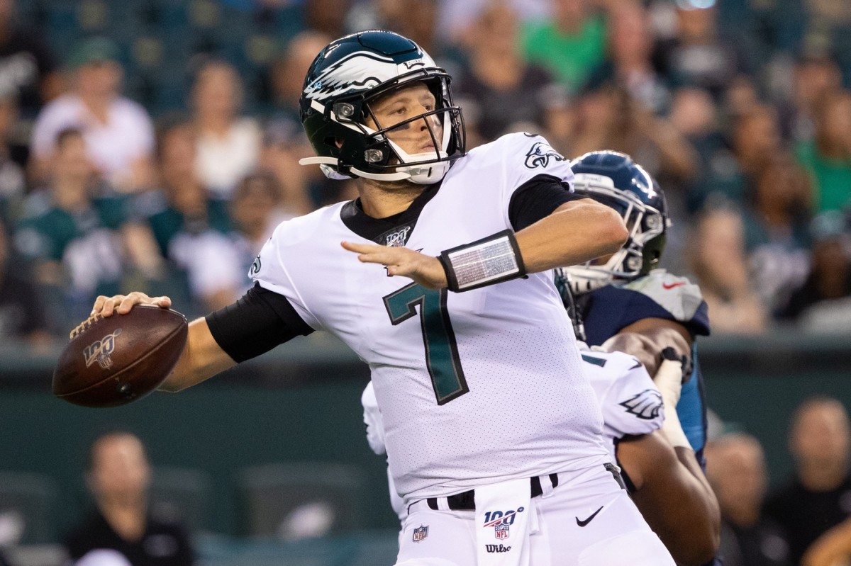 Former Indiana quarterback Nate Sudfeld was having a big night for the Eagles before breaking his left wrist on Thursday night. (Eric Hartline-USA TODAY Sports)
