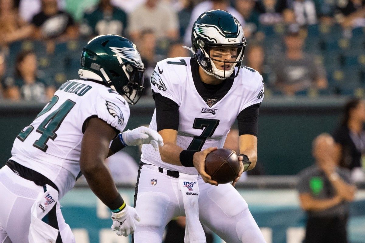 Former IU teammates Jordan Howard (left) and Nate Sudfeld are now both with the Philadelphia Eagles. (Eric Hartline-USA TODAY Sports)