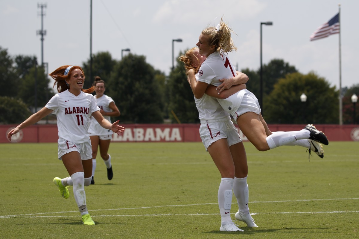 Alabama soccer wins its first 2019 exhibition, 3-0 over UCF