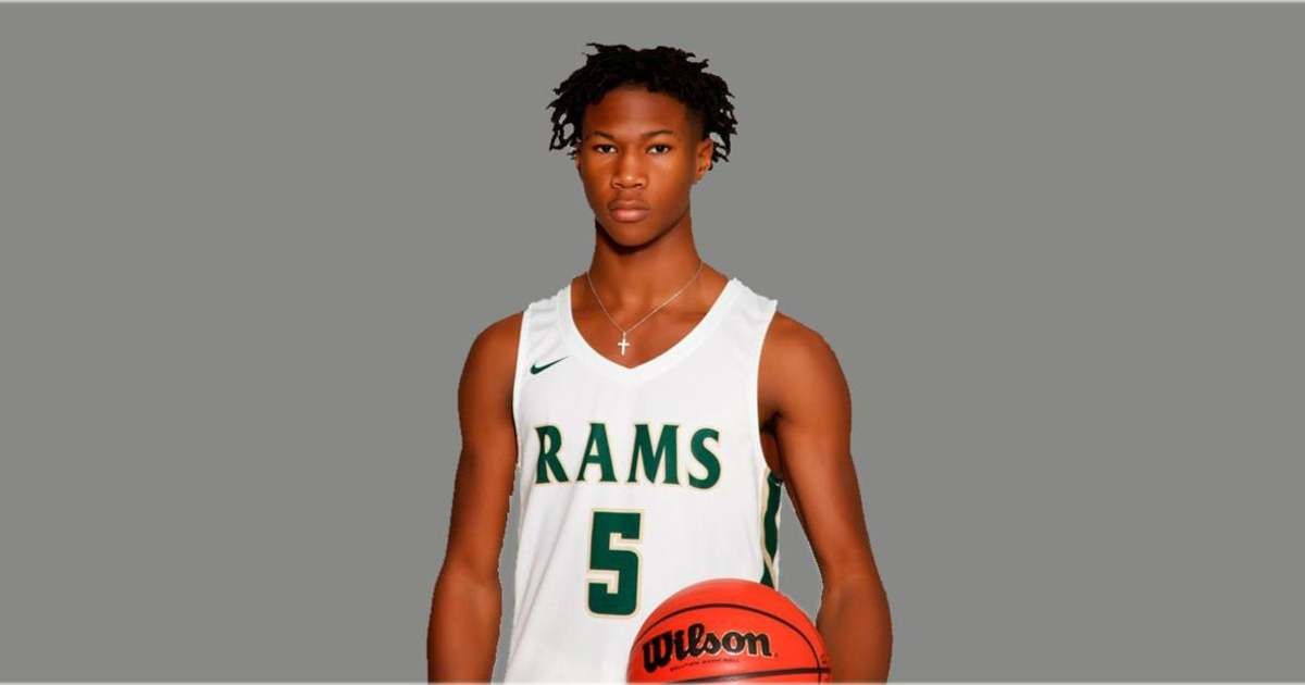 Deivon Smith is a 5'11 160 lbs. point guard from Loganville, Georgia.