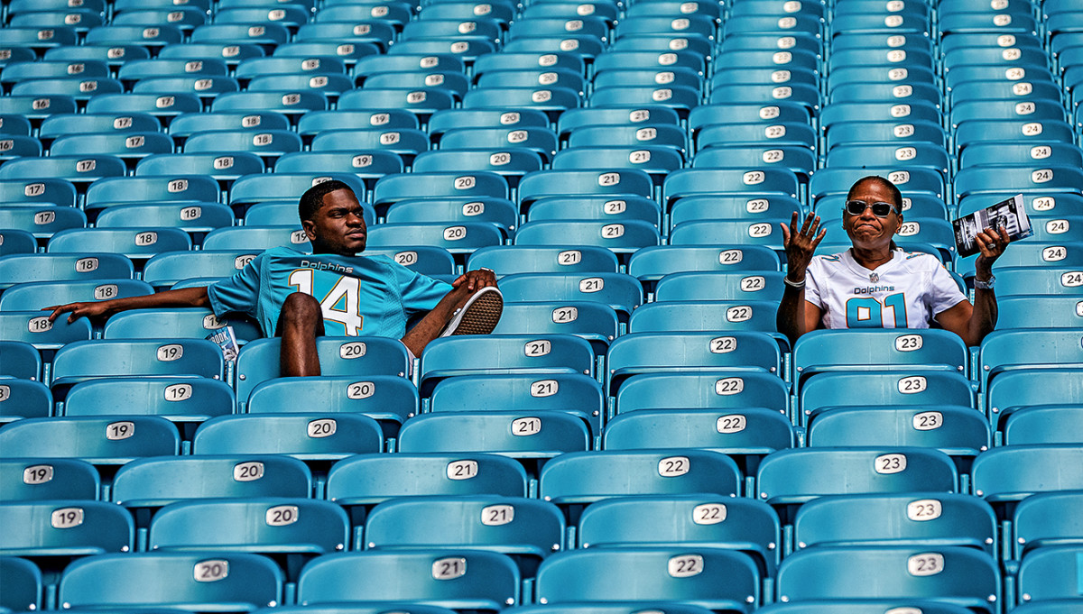 Dolphins fans as team tanks