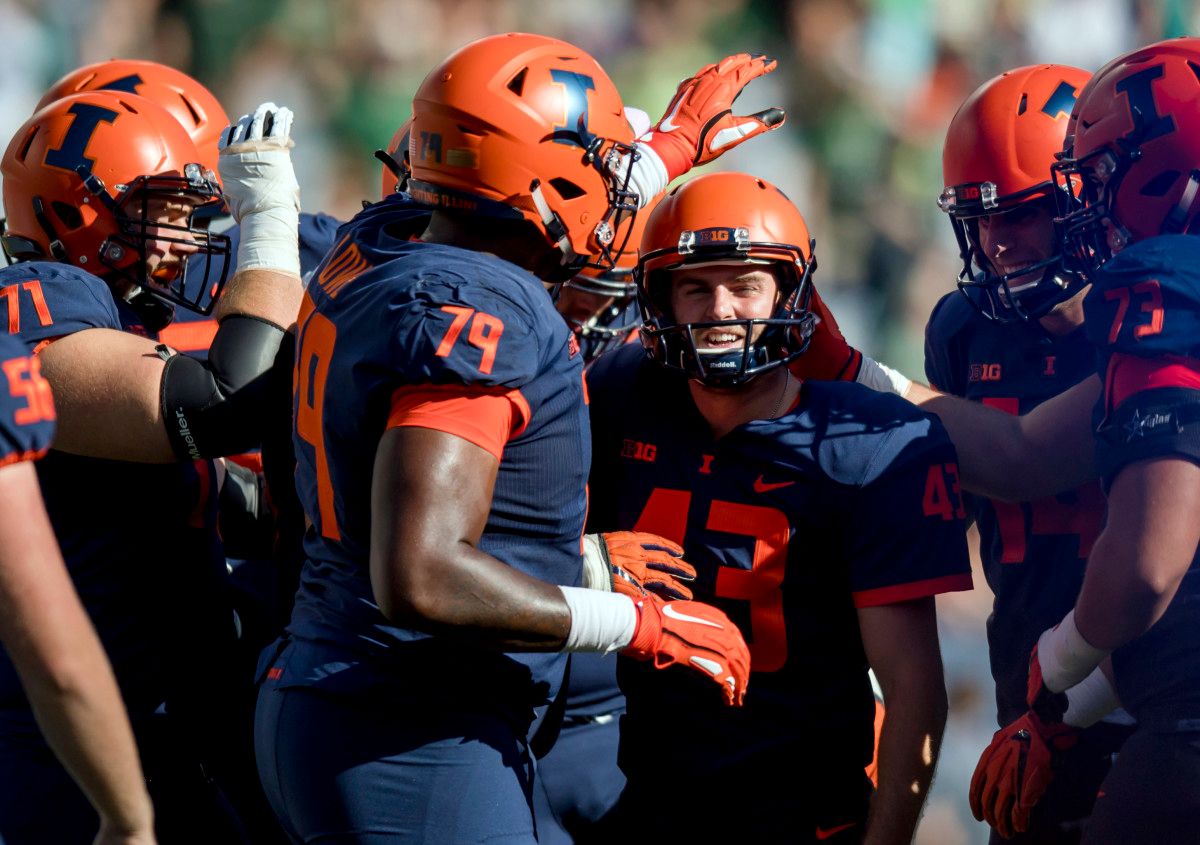 Former Illinois place kicker Chase McLaughlin (center) has signed with the Los Angeles Chargers and could make his NFL debut this Sunday.
