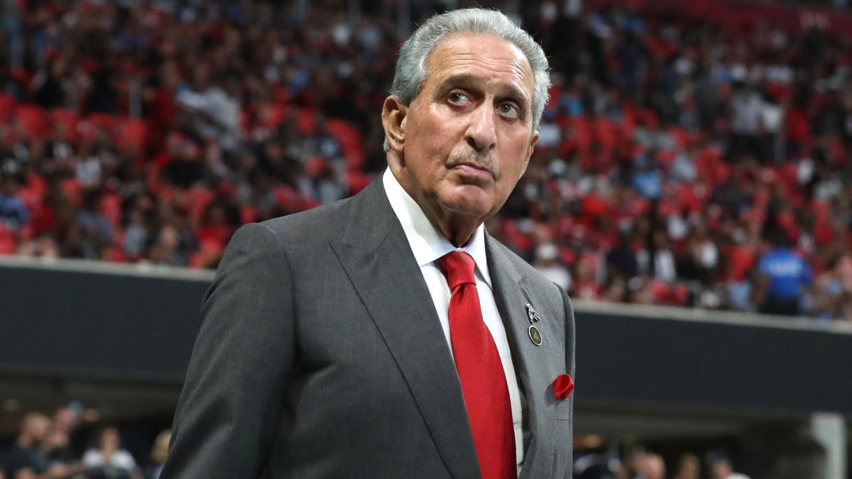 Arthur Blank says Falcons don't need coaching change