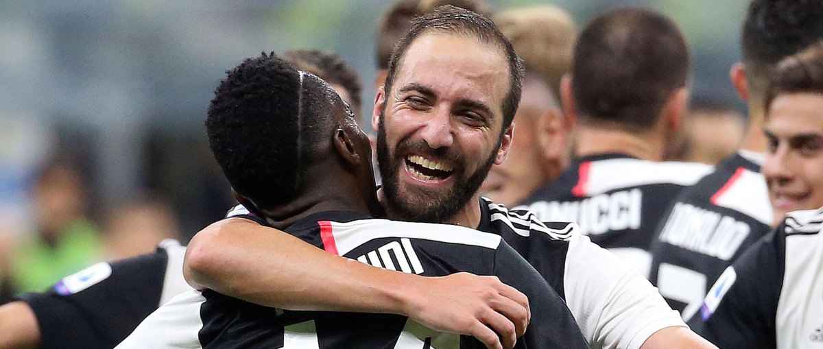 Gonzalo Higuain scores for Juventus vs Inter Milan