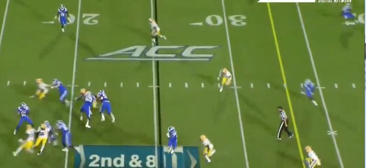 On left, both defenders arrive at Harris. On right, Calhoun (middle, by yellow line) runs left to right (downward in pic). Durant (top right corner) runs deeper version of similar route.
