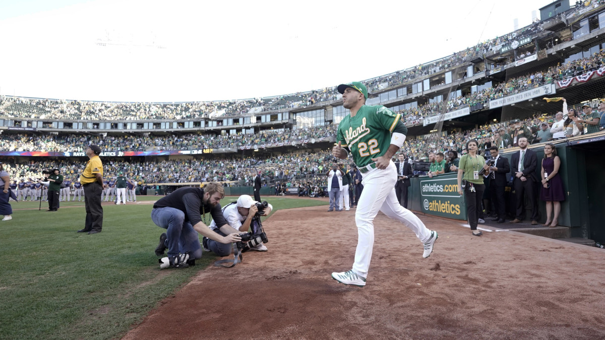 Rob Manfred threatens to move Athletics to Vegas