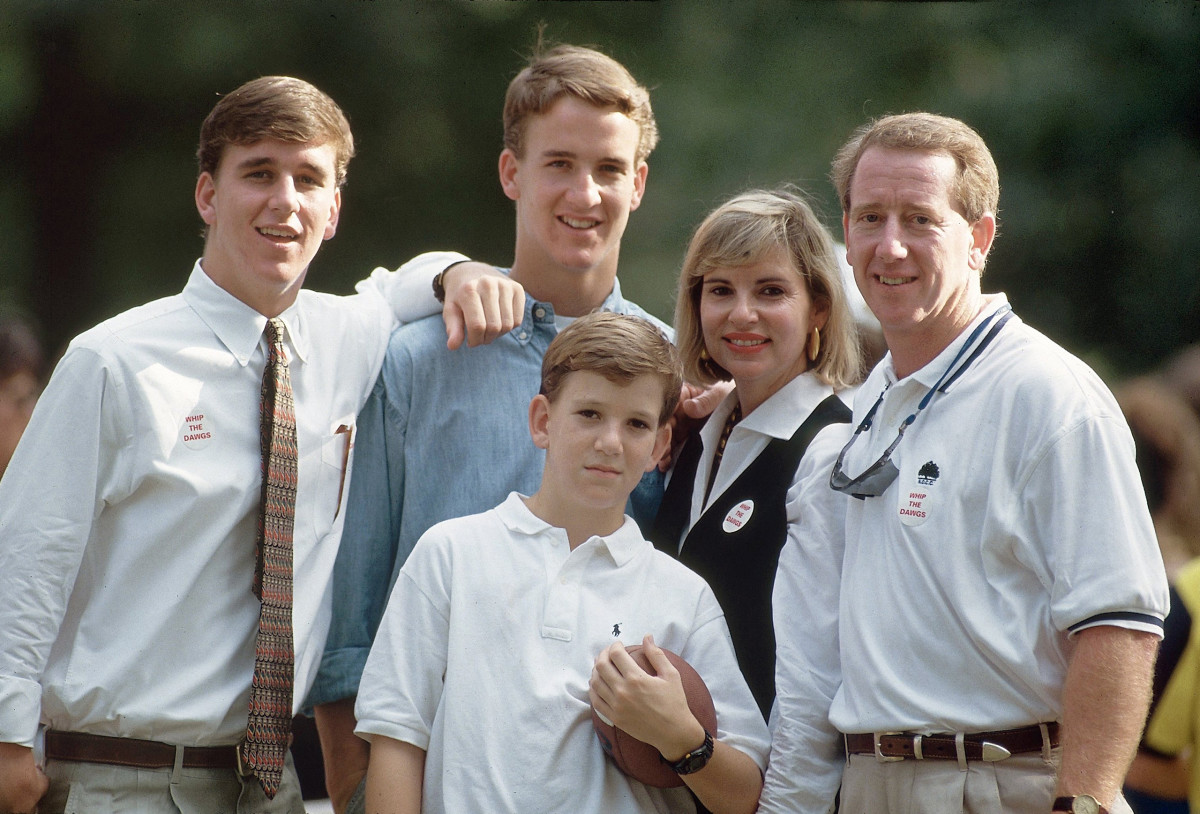 Young Eli Manning, young Peyton Manning, family