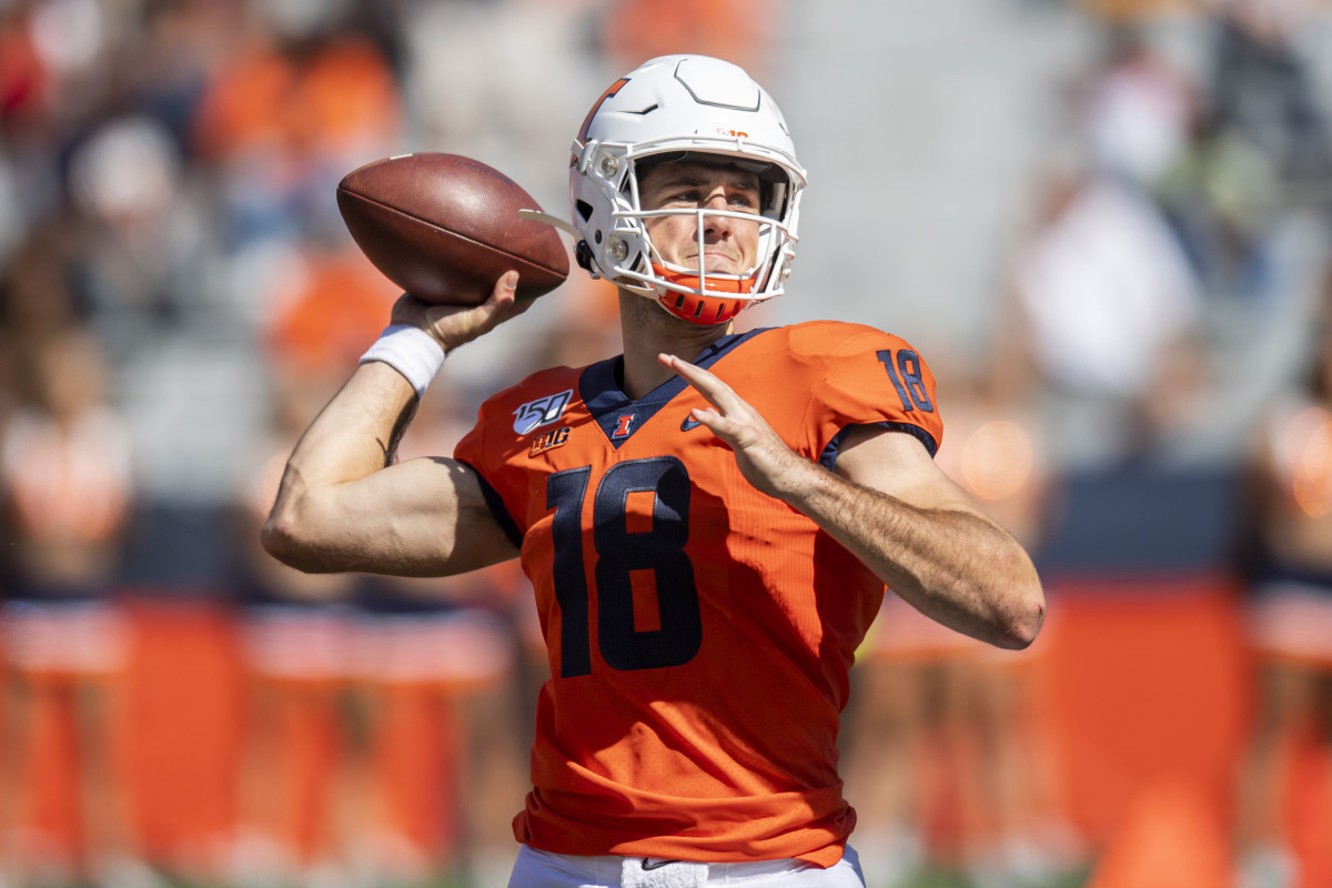 Illinois quarterback Brandon Peters (18) passes the ball against Eastern Michigan during the second half of the Illini's 34-31 loss at Memorial Stadium.