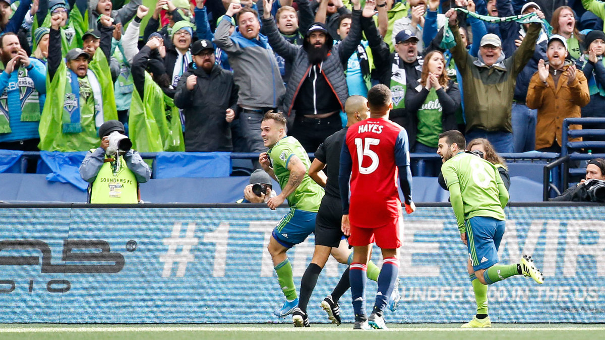 Jordan Morris scores for the Seattle Sounders vs FC Dallas