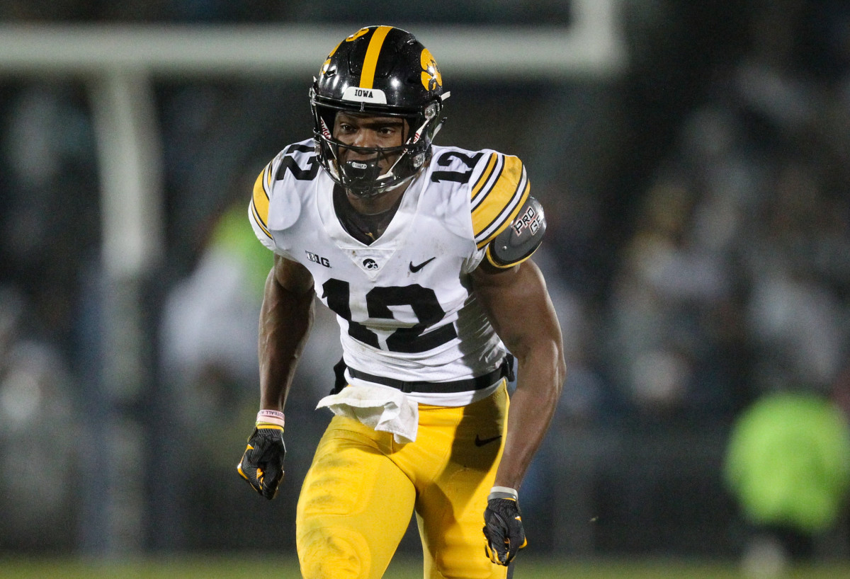 Iowa's Brandon Smith could miss up to five weeks with an injury to his right leg.
