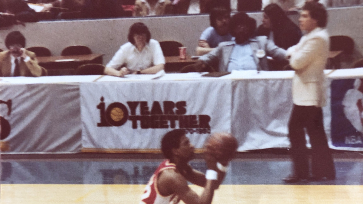  As John Drew of the Hawks sets to shoot a free throw during a game payed Nov. 28, 1978 at the Richfield Coliseum, Hawks coach Mike Fratello looks on. I suspect that is Plain Dealer columnist Terry Pluto (white shirt, seated), at the press table.