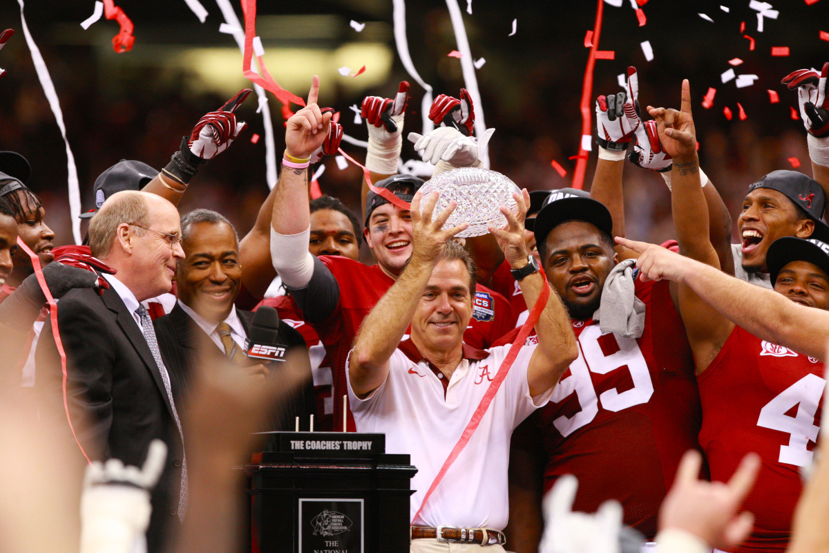 Alabama celebrates winning the 2011 national championship