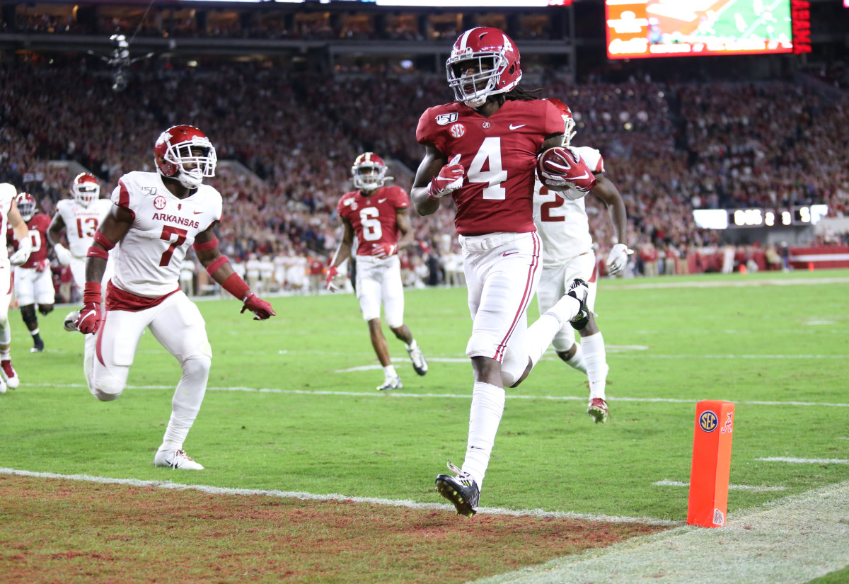 Jerry Jeudy scores one of his two touchdowns against Arkansas