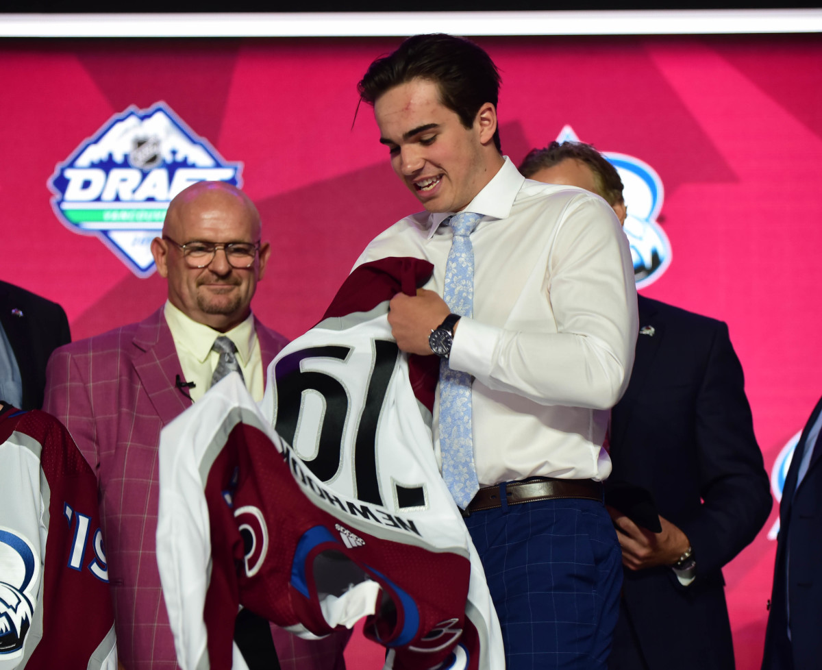 Avalanche prospect Alex Newhook set to return to Boston College