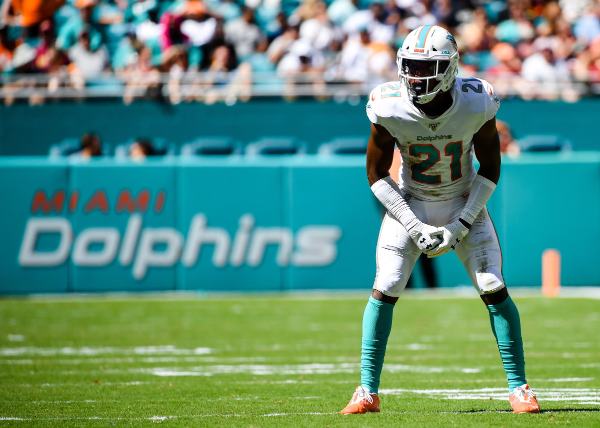 Dolphins notebook: new trainer, Rowe Externs, KVN news, tank updates and more